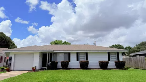 1412 Lamar Ave, Nederland, TX 77627