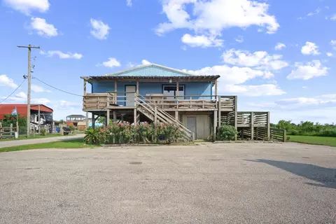 990 S Alma Rd, Crystal Beach, TX 77650