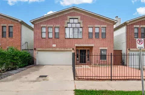 5665 Larkin St, Houston, TX 77007