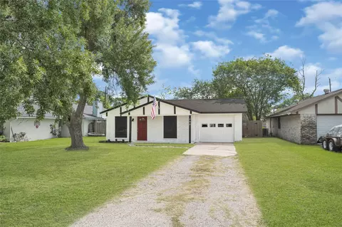622 N 13th St, La Porte, TX 77571