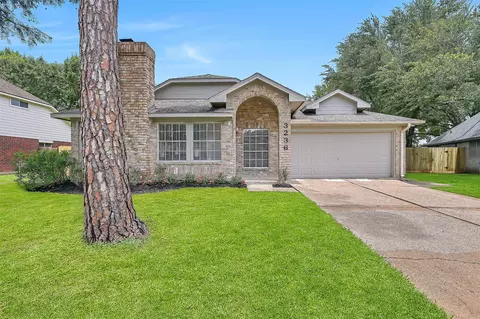 3236 Lee Cir, Pearland, TX 77581