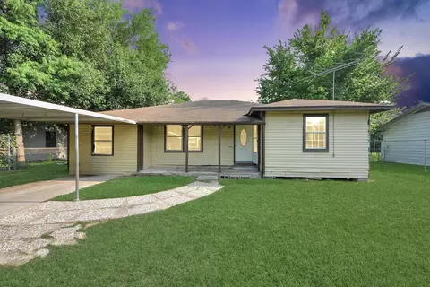 117 E Witcher Ln, Houston, TX 77076