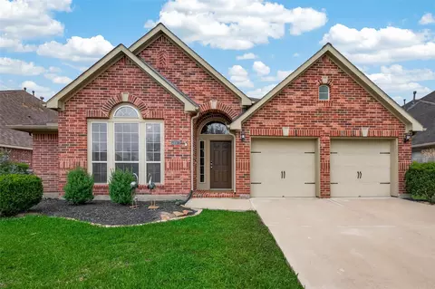 2807 Field Hollow Dr, Pearland, TX 77584