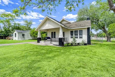 211 E West St, El Campo, TX 77437