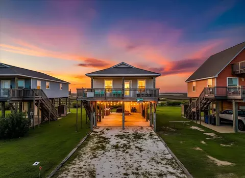 2811 Blue Water Hwy, Surfside Beach, TX 77541