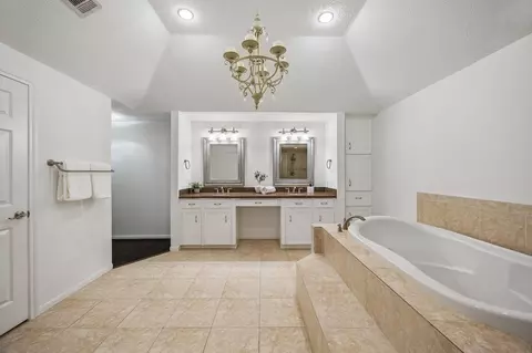 Bath - 9718 Oxted Ln, Spring, TX 77379 photo 3 of 6