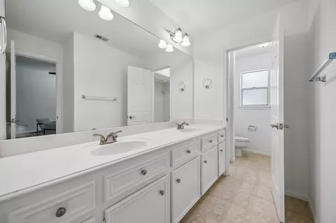 Bath - 9718 Oxted Ln, Spring, TX 77379 photo 6 of 6