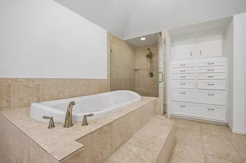 Bath - 9718 Oxted Ln, Spring, TX 77379 photo 2 of 6
