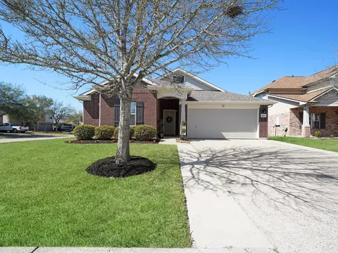 3301 Clover Hill Ln, Texas City, TX 77591