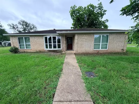 436 7th St, Hempstead, TX 77445