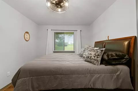Bedroom - 1445 Tara Dr, Trinity, TX 75862 photo 3 of 4