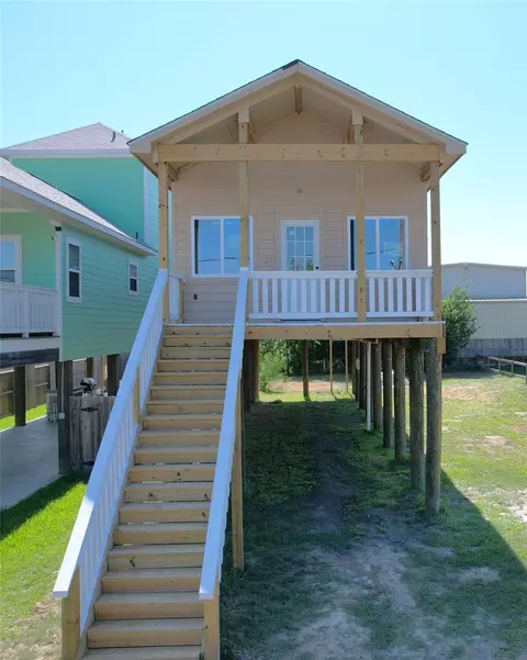 1041 15th St, San Leon, TX 77539