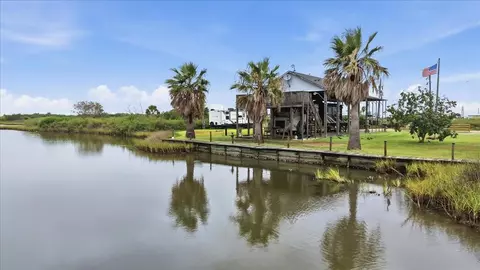 1273 Diamond Rd, Crystal Beach, TX 77650