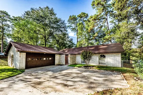 323 Park Hill St, Huntsville, TX 77340