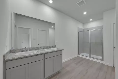 Bath - 14309 Ash Tree Dr, Conroe, TX 77302 photo 1 of 2
