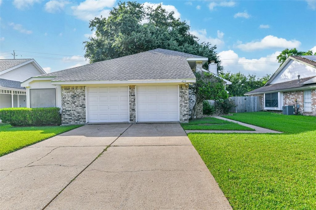 423 Richvale Ln, Webster, TX 77598 photo 1
