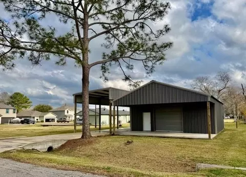 5903 4th St, Danbury, TX 77534