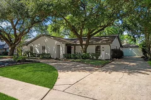 1110 Cheshire Ln, Houston, TX 77018
