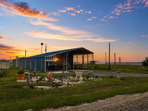 626 Ladyfish Rd, Palacios, TX 77465
