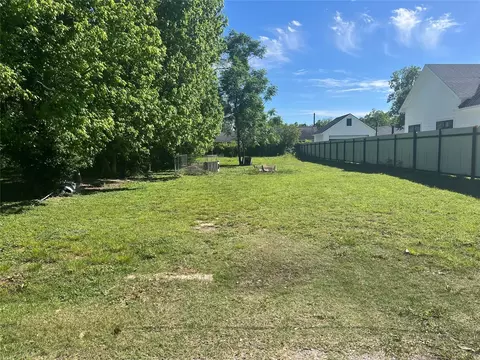 1027 Adolph Dr, Houston, TX 77091