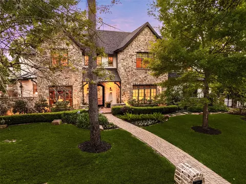 735 Timber Hill Dr, Hedwig Village, TX 77024