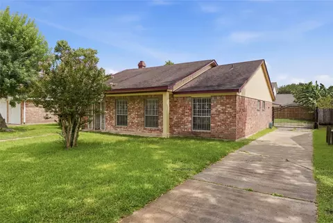 12126 Pine Knoll Dr, Houston, TX 77099