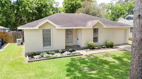110 Stratmore Dr, Friendswood, TX 77546