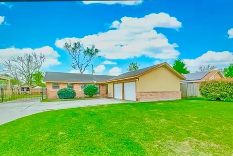 5707 Trafalgar Dr, Houston, TX 77085
