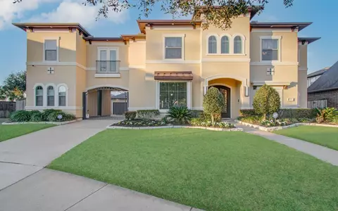 5226 Limestone Hill Ln, Sugar Land, TX 77479
