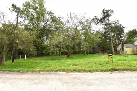 2722 47th St, Dickinson, TX 77539