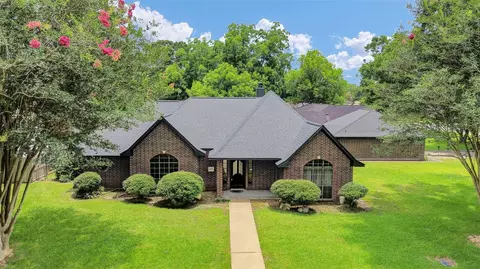 301 Jansen Dr, West Columbia, TX 77486