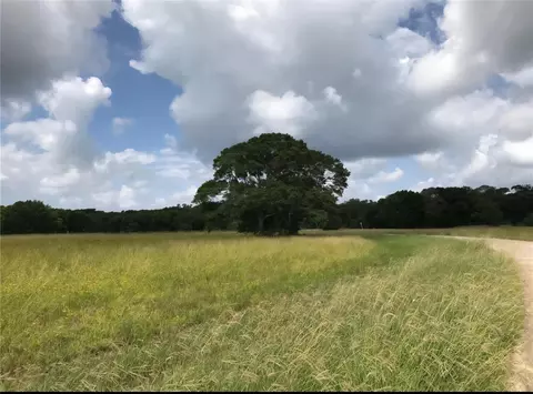 1007 Chuckwagon Trl, Angleton, TX 77515