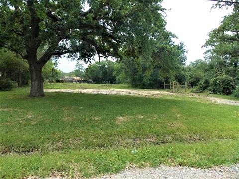 2927 Ruby Dr, Groves, TX 77619 photo 1
