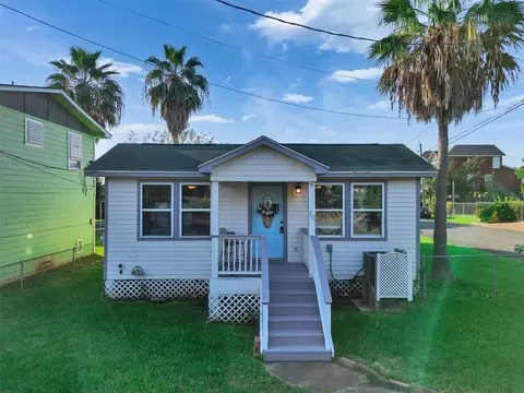 7121 Heards Ln, Galveston, TX 77551