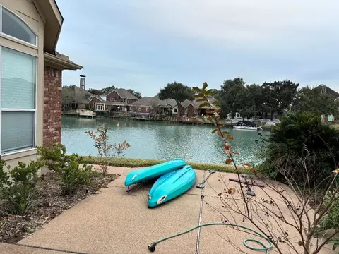 402 Bay Bridge Dr, Sugar Land, TX 77478