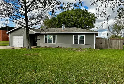 724 N Avenue F, Freeport, TX 77541