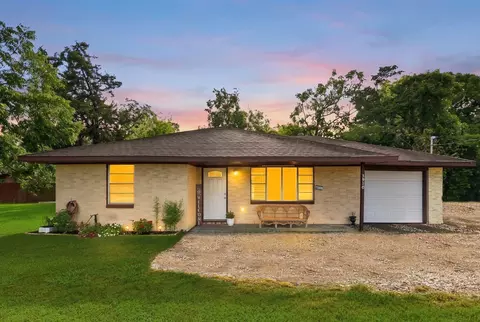 3910 Dickinson Ave, Dickinson, TX 77539