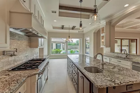 Kitchen - 25 Post Shadow Estate Dr, Spring, TX 77389 photo 4 of 5