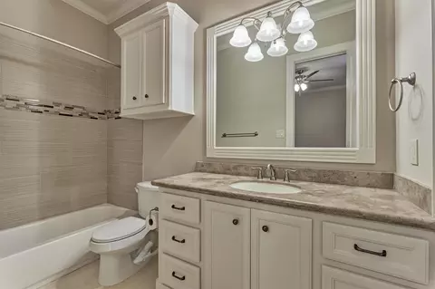 Bath - 25 Post Shadow Estate Dr, Spring, TX 77389 photo 5 of 8