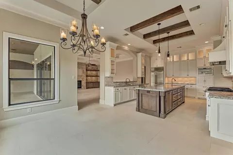 Kitchen - 25 Post Shadow Estate Dr, Spring, TX 77389 photo 2 of 5