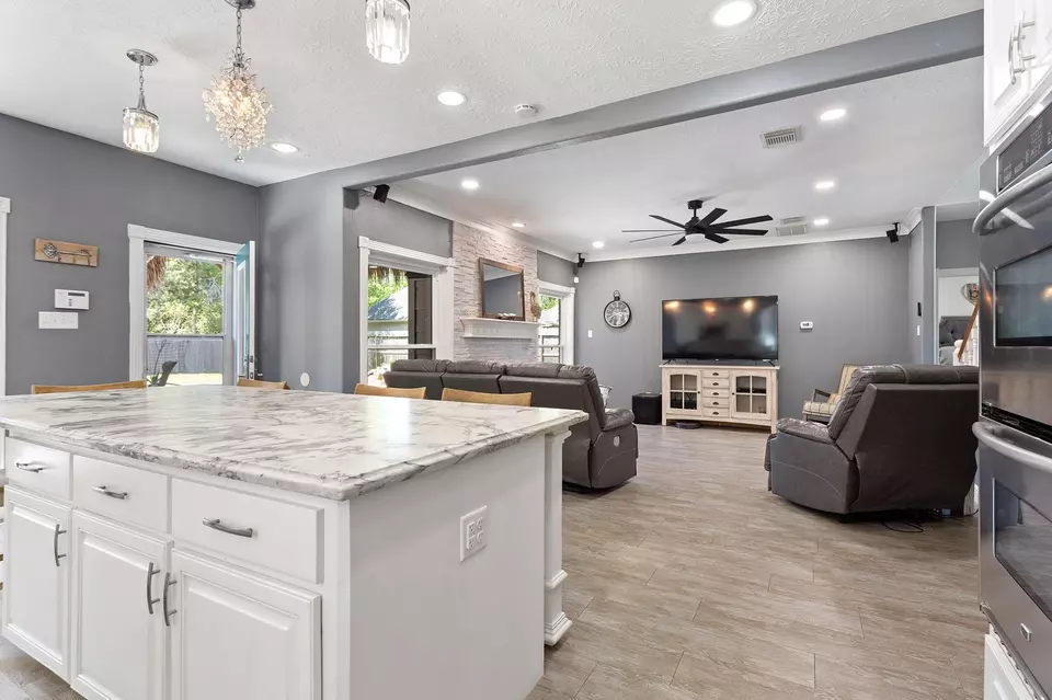 Kitchen - 402 Windsor Dr, Friendswood, TX 77546 photo 5 of 5