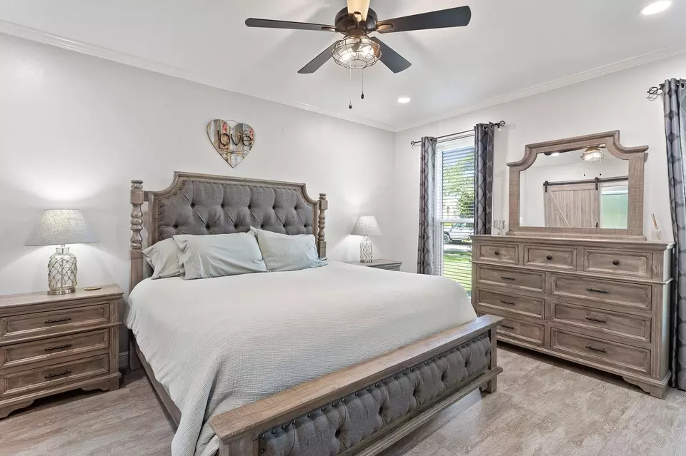 Bedroom - 402 Windsor Dr, Friendswood, TX 77546 photo 2 of 7