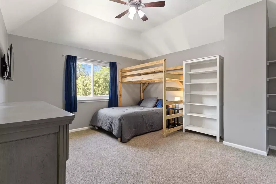 Bedroom - 402 Windsor Dr, Friendswood, TX 77546 photo 6 of 7