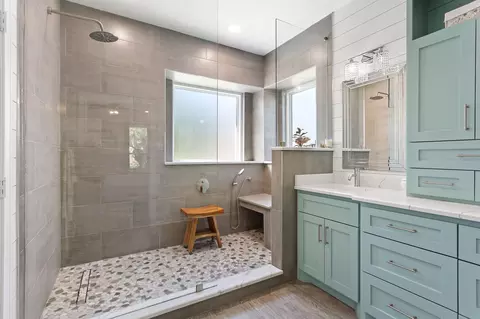 Bath - 402 Windsor Dr, Friendswood, TX 77546 photo 1 of 6