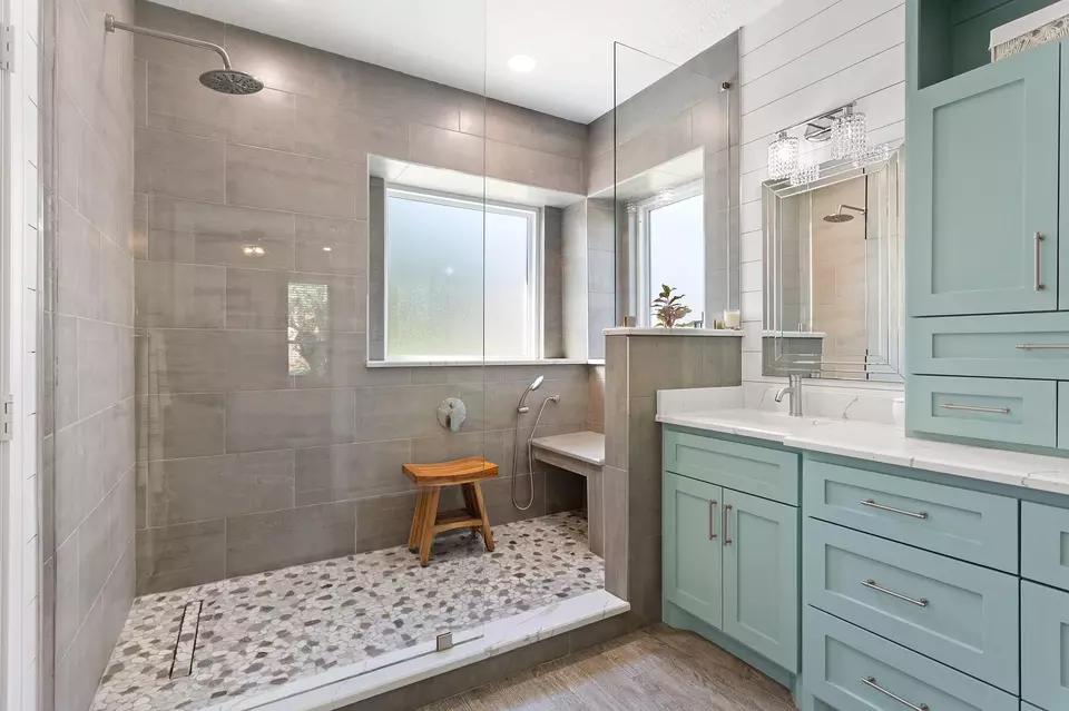 Bath - 402 Windsor Dr, Friendswood, TX 77546 photo 1 of 6
