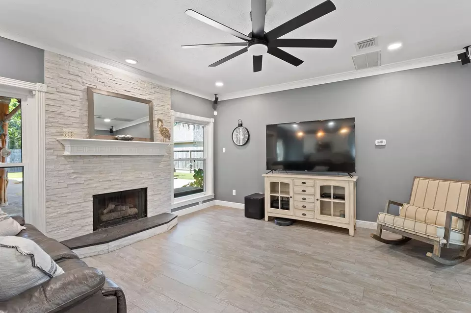 Other - 402 Windsor Dr, Friendswood, TX 77546 photo 2 of 11
