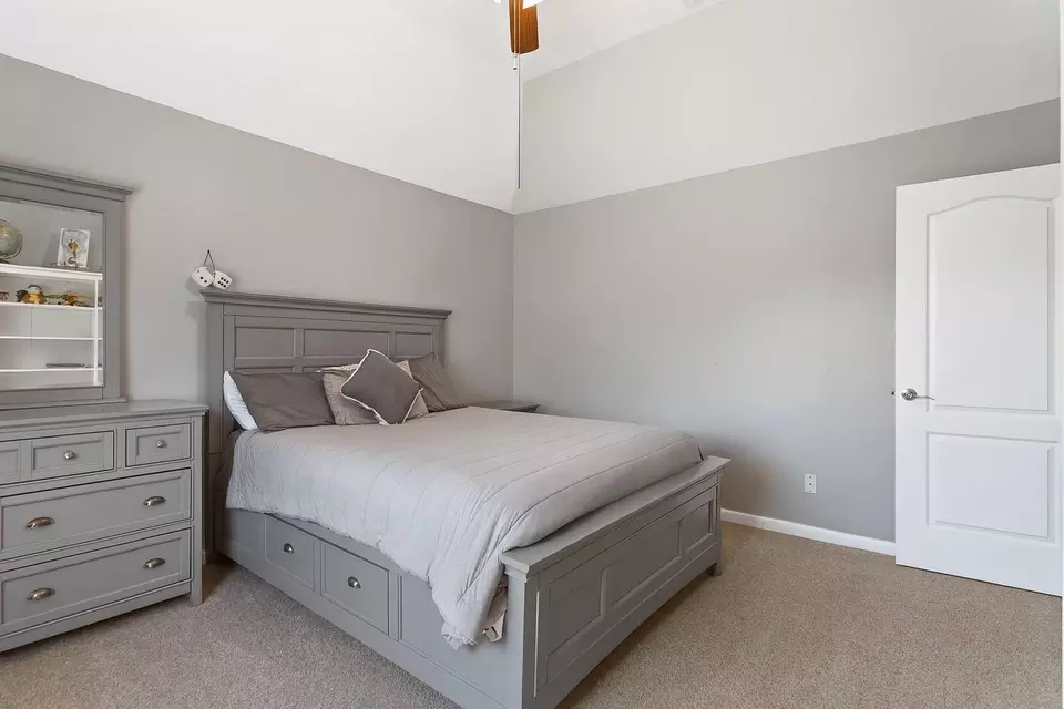 Bedroom - 402 Windsor Dr, Friendswood, TX 77546 photo 4 of 7