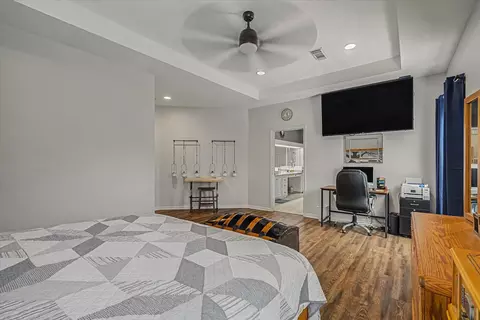 Bedroom - 20 Chuckwagon Ct, Angleton, TX 77515 photo 2 of 5