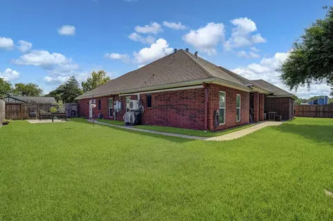 Exterior - 20 Chuckwagon Ct, Angleton, TX 77515 photo 4 of 7