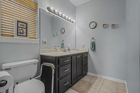 Bath - 20 Chuckwagon Ct, Angleton, TX 77515 photo 5 of 5